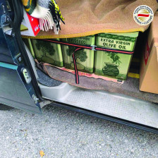 Спречени обиди за шверц на „ајфони“, маслиново масло и луксузни парфеми