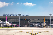 Скопјанка и кумановец се степале во авион на скопскиот аеродром