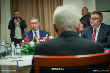 Мицкоски: За Гренланд разговараме во рамките на НАТО