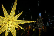 За новогодишно украсување општините потрошиле 800 илјади евра, една фирма ги зела скоро сите пари