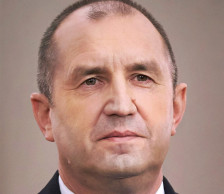 Радев ќе формира партија по оставката од претседателската позиција!