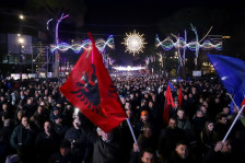 Масовни протести во Тирана пред кабинетот на премиерот