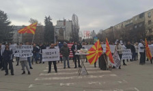Протест пред УЈП во Куманово – се приклучи и група граѓани од Тетово