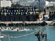 Полициска потрага во кипарскиот град Лимасол по лицето кое го фатило светиот крст и побегнало