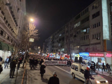 (Фото+видео) Река од народ се движи кон Владата!