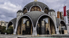 Пред Соборниот храм во Скопје традиционална прослава на Бадник