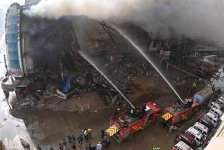Трагедија во Пакистан: Најмалку 11 луѓе загинаа во пожар во трговски центар