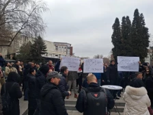 Протест пред УЈП на кумановците што работеа во воените бази во Ирак и Авганистан