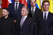 Зеленски, Виткоф и Кушнер пристигнаа на преговори за Украина во Париз