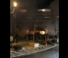 „Прскалка закачена на шампањ се приближи до таванот, за неколку секунди се беше во пламен“: Сведоштва по смртоносниот пожар во Кранс-Монтана