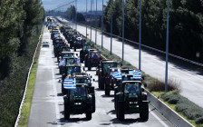 Грчките земјоделци ги отфрлија сите владини предлози, продолжуваат со протестите