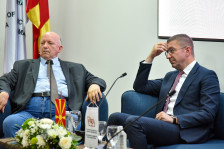 Азевски контра одлуката на владата за увоз на странски работници