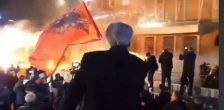 Ескалираа протестите во Тирана: полицијата ја растера толпата