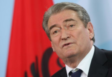 Бериша до граѓаните: Каде и да видите министри, фрлајте по нив јајца или домати, зашто се главни виновници за поплавите