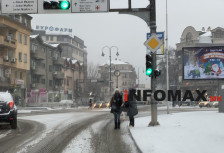 Маж пикнал тинејџер во гепек – го испрашувал кој му ја мавал колата со снег