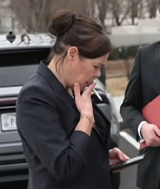 (Видео) Министерката за надворешни работи на Гренланд се расплака по состанокот во Белата куќа