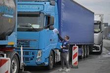 Црногорските транспортери ја прекинаа блокадата на границите