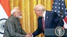 Трамп ги укинува дополнителните тарифи за Индија по договорот за руска нафта