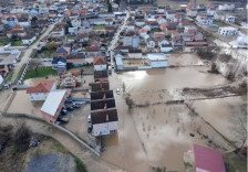 Поплави во Сарај: 30 куќи под вода во Чајлане, жителите привремено се иселија