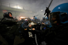 Жестоки протести против Зимските олимписки игри во Милано