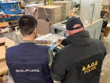 Разбиена криминална организација во Грција за нелегално производство и трговија со тутунски производи