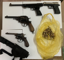 Претрес во Кавадарци, пронајдени повеќе пиштоли и 58 куршуми