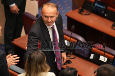 Пешки до седница – блокадата на законодавниот дом нема да ги спречи пратениците, Гаши не верува дека ќе дојдат со кола