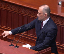 Филипче до Мицкоски: Правите упад, носите неуставен Закон во образование