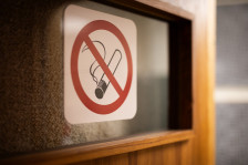 Итно прилагодување или високи казни: новиот закон за пушење ги става трговците под финансиски стрес