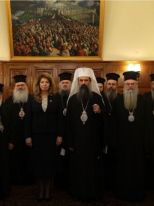 Бугарскиот патријарх и Синодот индиректно застанаа зад Радев