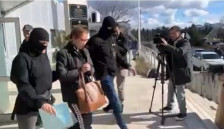 Вака се прави држава: поранешните министерка за образование и директор на Управата за имот завршија во лисици