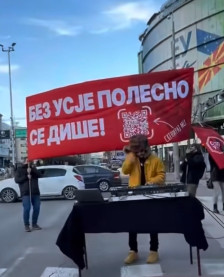 (Видео) Герила акција во срцето на Скопје: ‘Стоп за Усје’ излезе на раскрсница