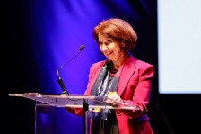 Сиљановска-Давкова: Владиното авионче моите колеги го нарекуваат „авиончето на браќата Рајт“, бидејќи е најмало и најстаро