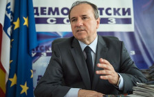 Демократскиот сојуз бара да се забрани производството на канабис во Македонија