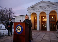 Хилари Клинтон: Не се сеќавам дека сум се сретнала со Епштајн, никогаш не сум била на островот