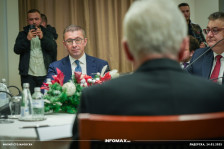 Мицкоски: Ако ЕУ го гарантира идентитетот, нека го потврди со одлука