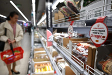 Владината кошничка ќе биде најмалку 10 отсто пониска од синдикалната, изготвена е, се чека одговор од синдикатите и работодавачите