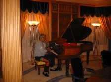 Босанка на Епстин му праќала слики и биографии од девојки: Таа уверува дека сѐ било чисто