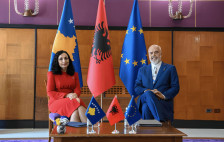 Рама, Османи и Курти договараат усогласување на школските учебници