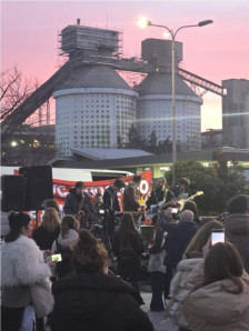 „Блокада фест“ пред Титан Усје – протест со жива свирка