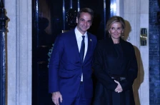 Сопругата на грчкиот премиер Мицотакис доживеала тешка несреќа, итно е оперирана во Италија