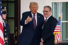 Стармер и Трамп разговараа за мировните преговори меѓу Русија и Украина