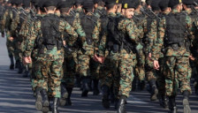 „Ајкулите во Персискиот Залив ги чекаат американските војници“, порачува иранската војска