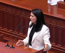 Костадиновска-Стојчевска до Љутков: Ќе земат ли мартовска плата вработените во култура според колективен договор?