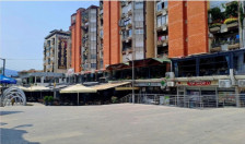 (Видео) Угостителите ги отстрануваат терасите во Трговскиот центар во Кочани