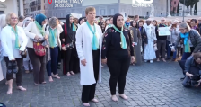 (Видео) Палестински и израелски мајки на босоног марш за мир во Рим
