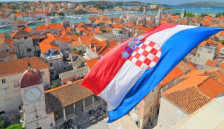 Хрватска дозволи американски нуклеарен брод да влезе во нејзините води