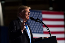 Функционер: Трамп верува дека копнената инвазија на Иран ќе го принуди Техеран да капитулира