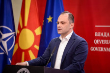 Филипче го поддржа нападот врз Иран и им порача на САД дека и во Македонија има авторитативен режим