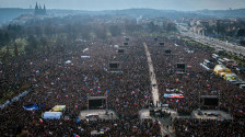 Илјадници Чеси се собраа во Прага на најголемите антивладини протести
